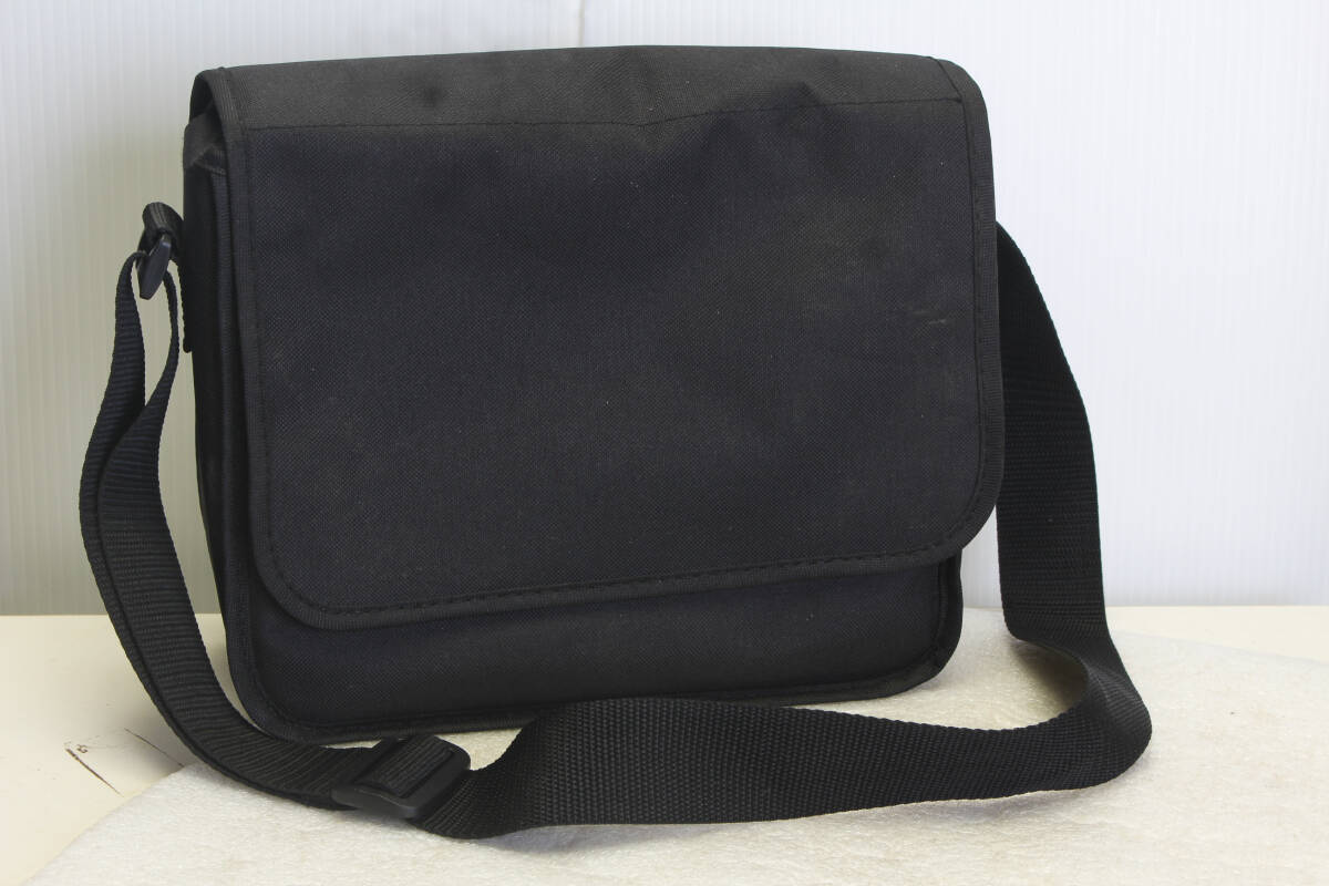 送料無料。中古。キャノン Canon カメラバッグ  スマイルフォトバッグⅥ 外寸横25㎝x幅10㎝x高さ20㎝ 管理1-251005330t 拍卖
