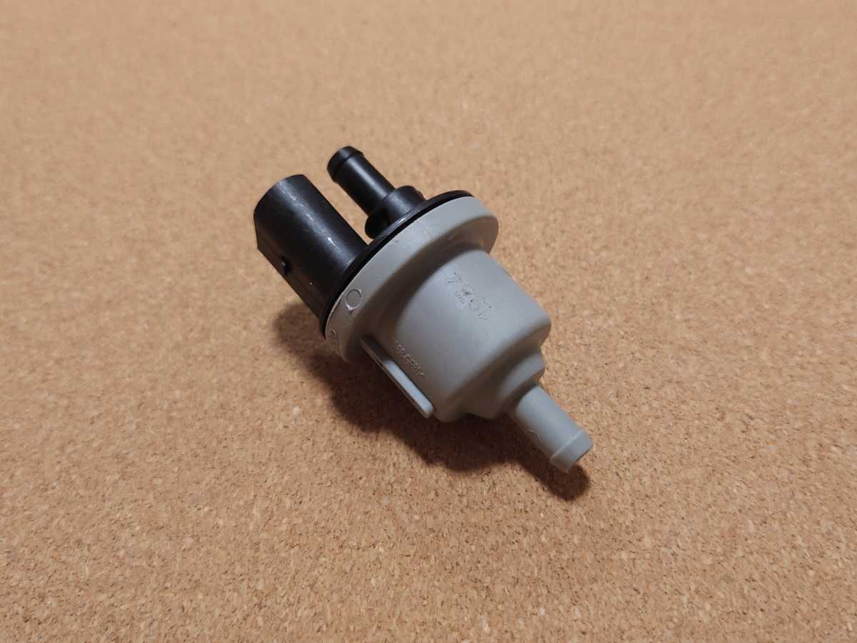 ★送料無料★VW Audi フューエル パージバルブ 06D133517B VR6 Golf Passat CC Touareg A3 A8 Q7拍卖