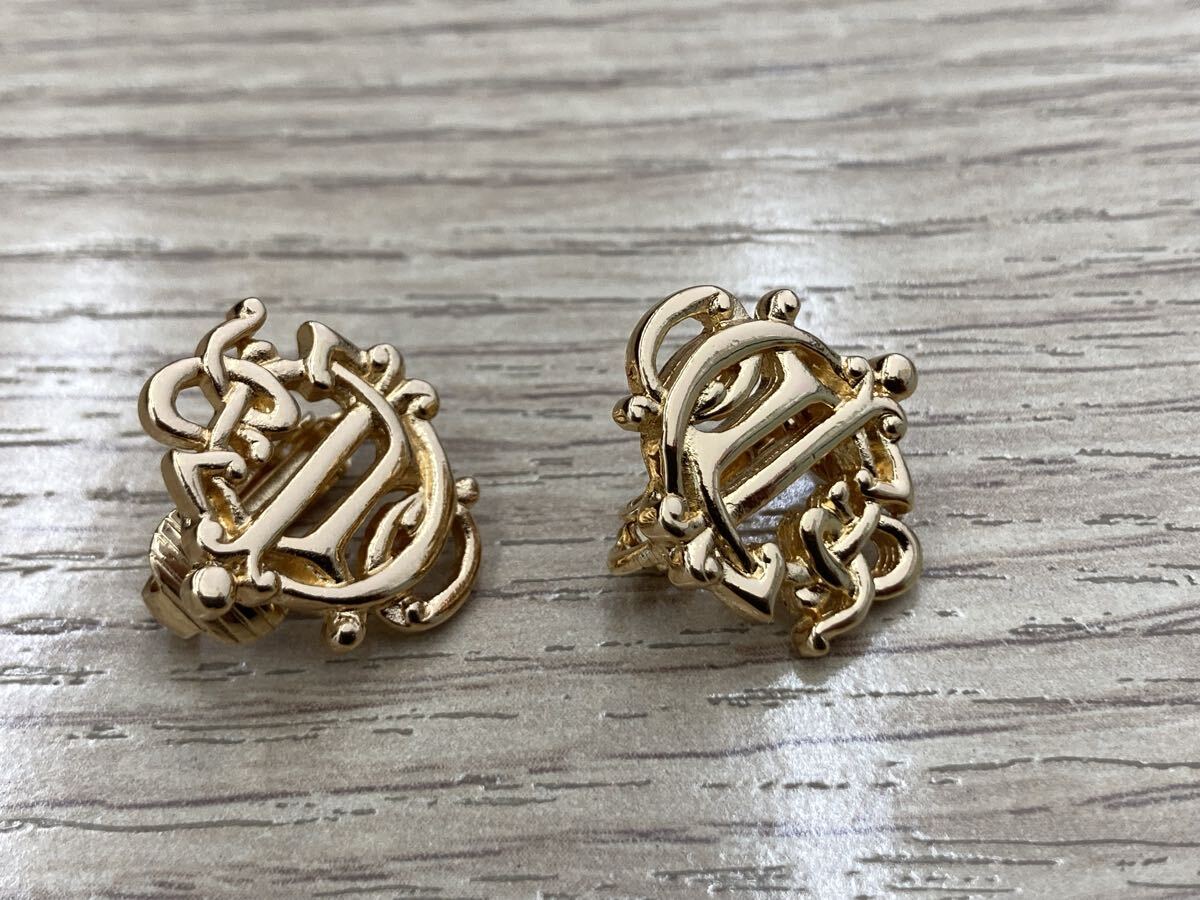 クリスチャンディオール ゴールドカラー ロゴ イヤリング 5g 美品拍卖