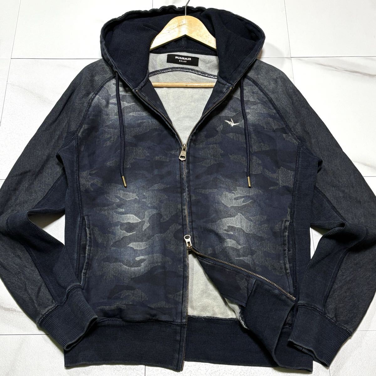 極美品/ XLサイズ 1PIU1UGUALE3 RELAX ウノピュウノウグァーレトレ パーカー ダブルジップ カモフラ ブランドロゴ刺繍拍卖