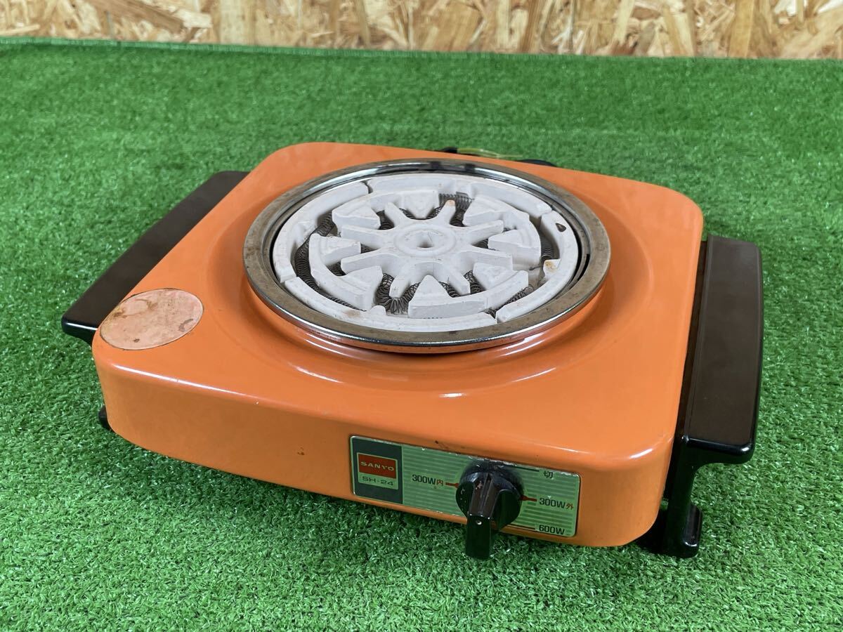 10B115 SANYO 電気こんろ SH-24 電気コンロ 昭和レトロ 600W 電熱器 中古動作品 卓上コンロ拍卖