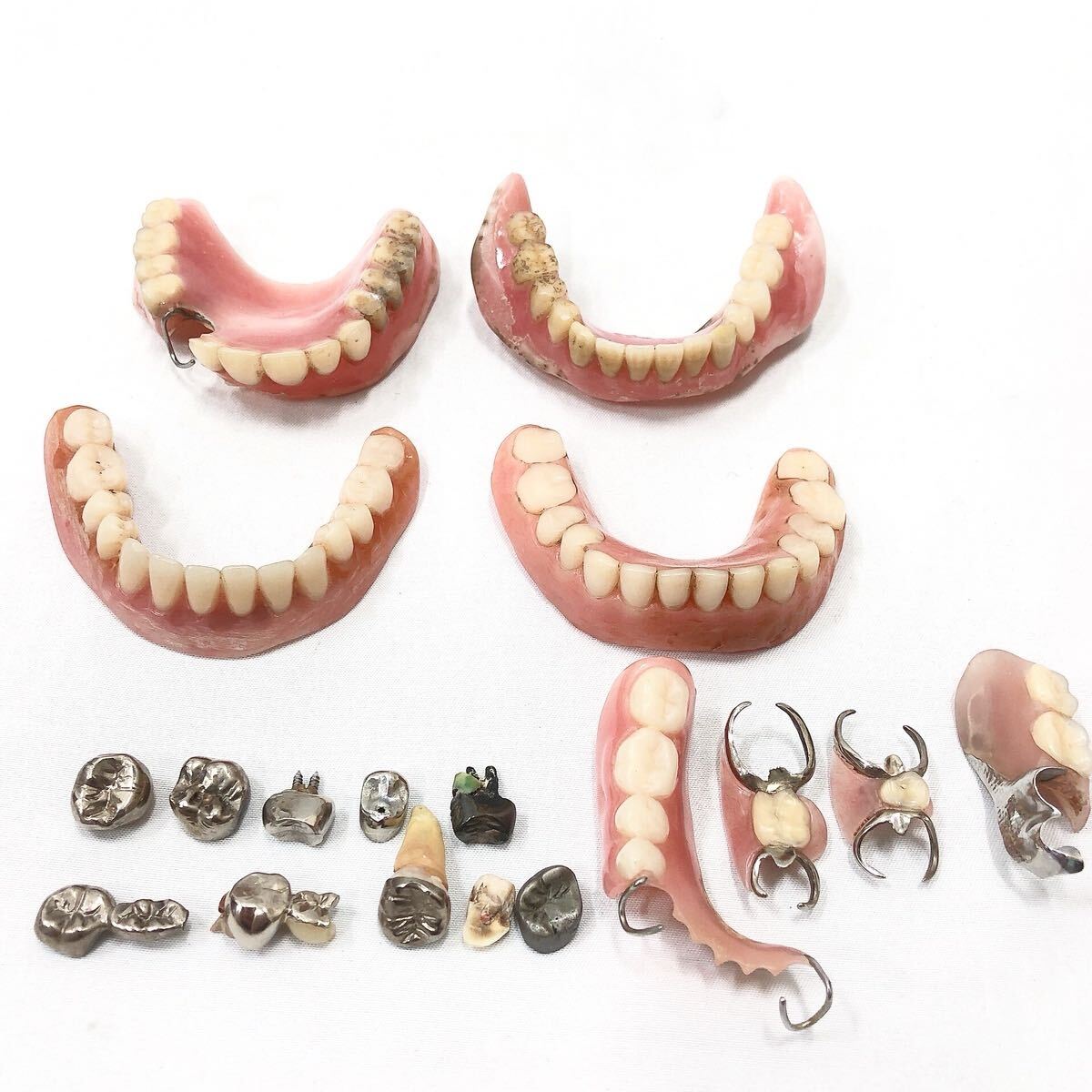 ★2-1018 銀歯 総重量約84g 入れ歯 歯科 歯科技工 シルバー 銀 パラジウム 未鑑定 拍卖