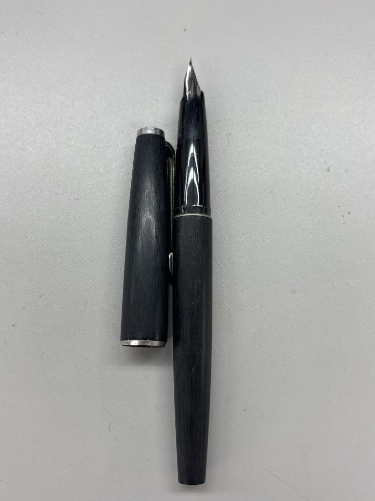 ◎Mont Blanc モンブラン 万年筆 ペン先 585 インク残量なし ブラック×シルバー系 筆記用具 TW199956拍卖