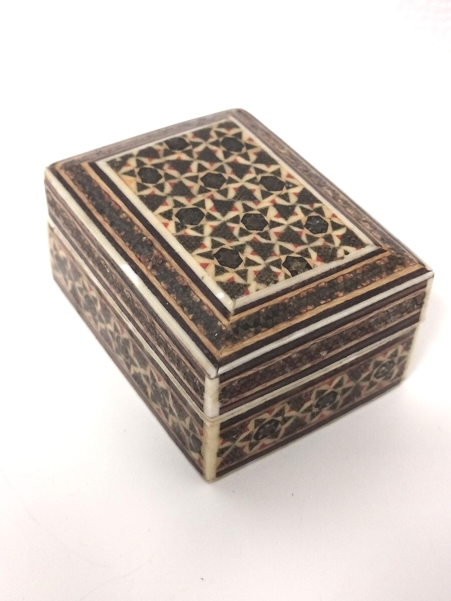 ハータム カーリー 小箱 小物入れ ジュエリーボックス イラン伝統工芸品 ペルシャ 象眼細工 寄木細工拍卖