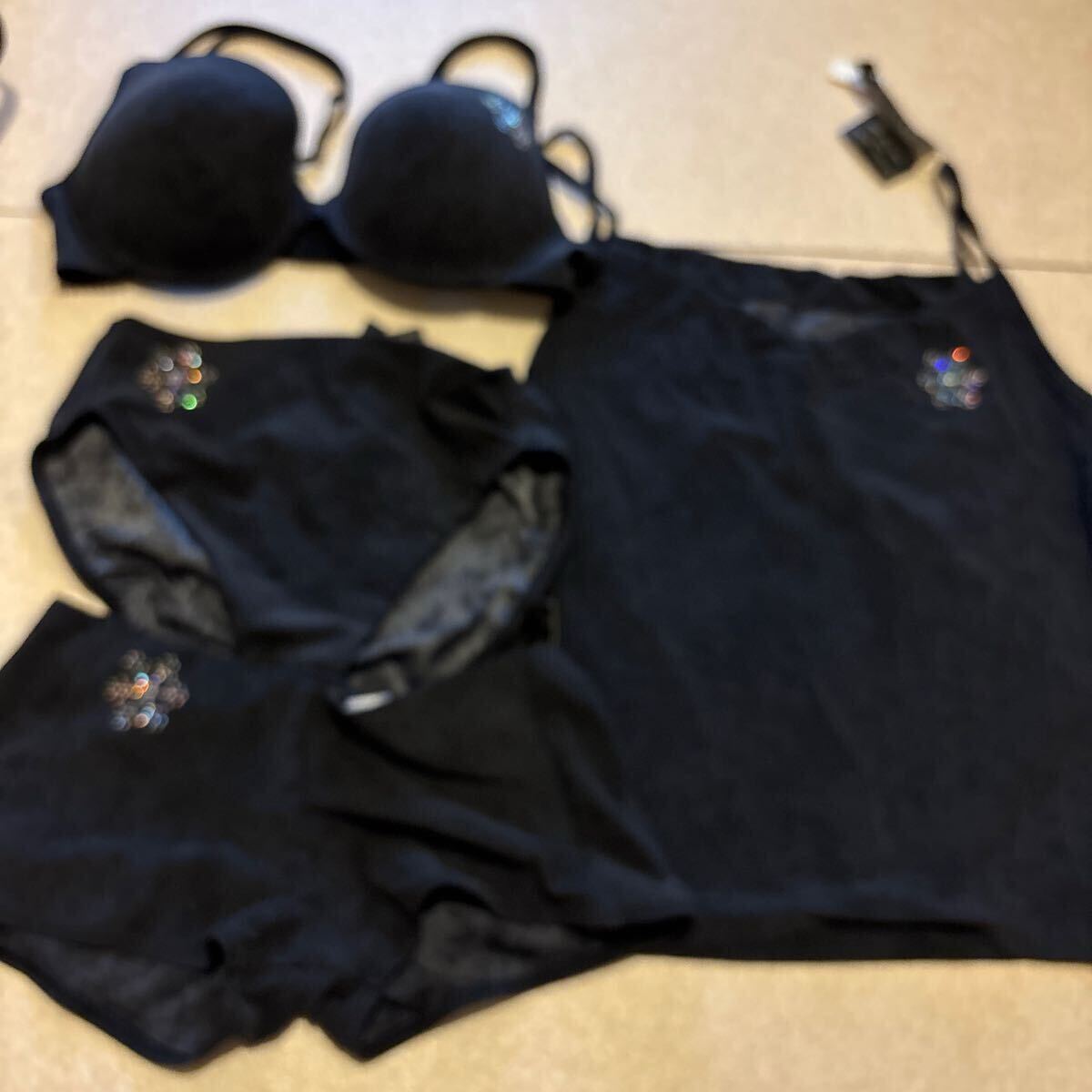 sale 4点セットワコールモアクレエネオブラC75ショーツM2枚キャミソール Lサイズ新品未使用紙タグスワロフスキーラインストーン雪結晶拍卖