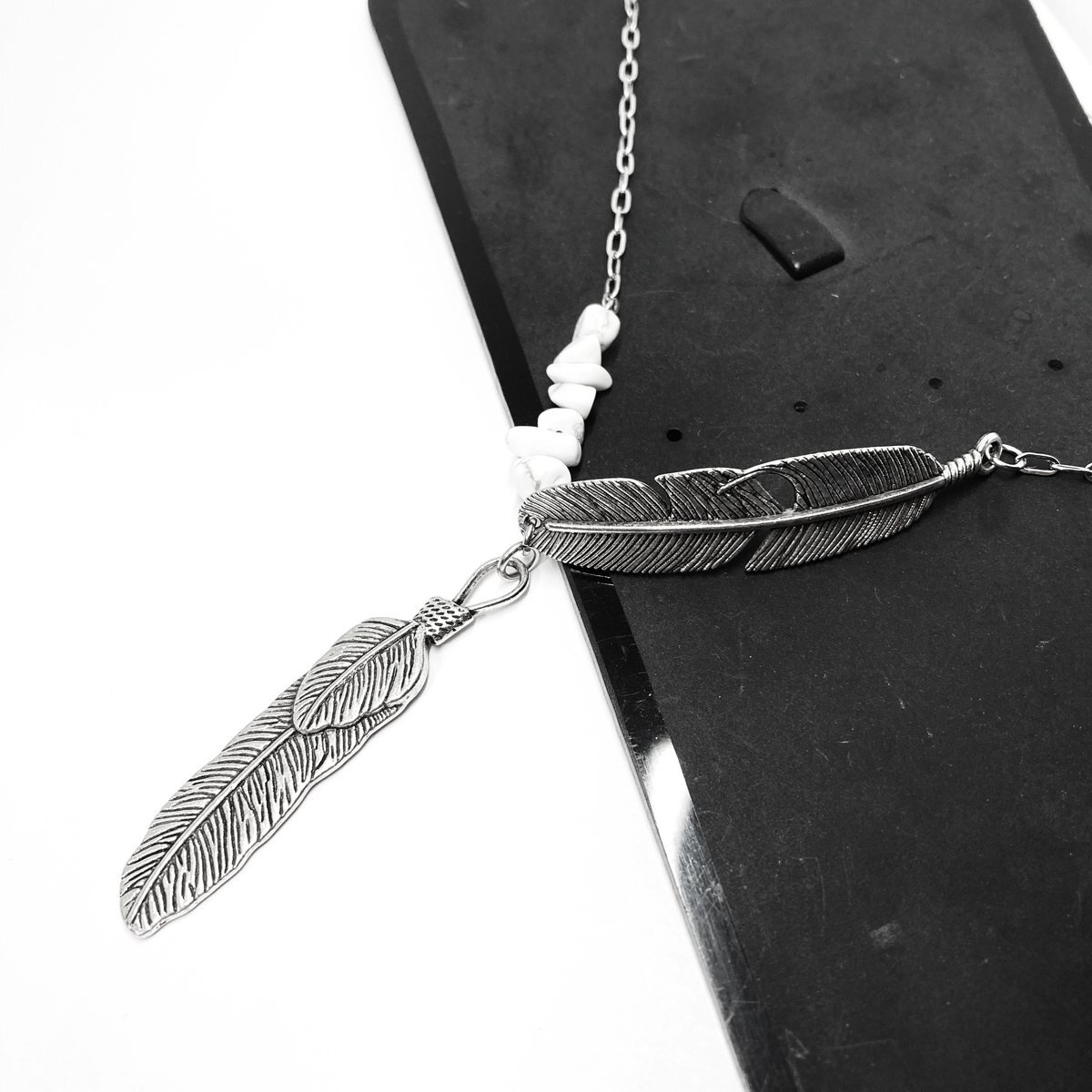 男女兼用 フェザーチャーム ロングネックレス ホワイトハウライト 約80cm NGF03拍卖