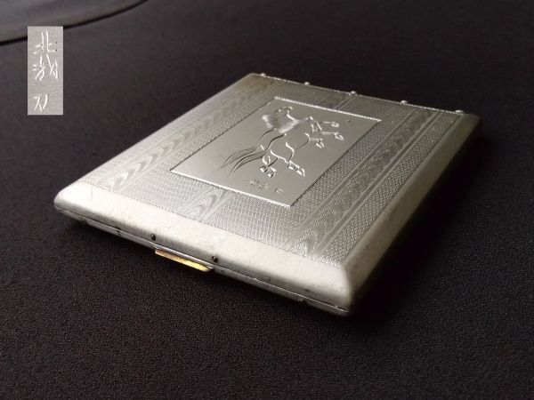 タバコケース 彫金 アンティーク 昭和 レトロ USED シガレットケース 北城 TRADE MARK 作家 山 煙草入れ 喫煙具 名刺入れにも拍卖