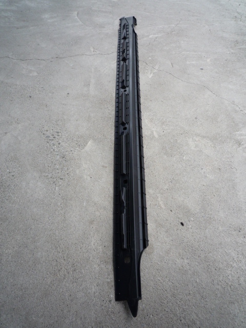 ☆BJ555 アウディ A1 82A サイドステップ ブラケット カバー 左 82A854535拍卖