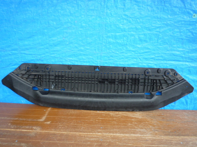 ☆BJ569 アウディ A4 8W アンダーカバー 8W0807611E拍卖