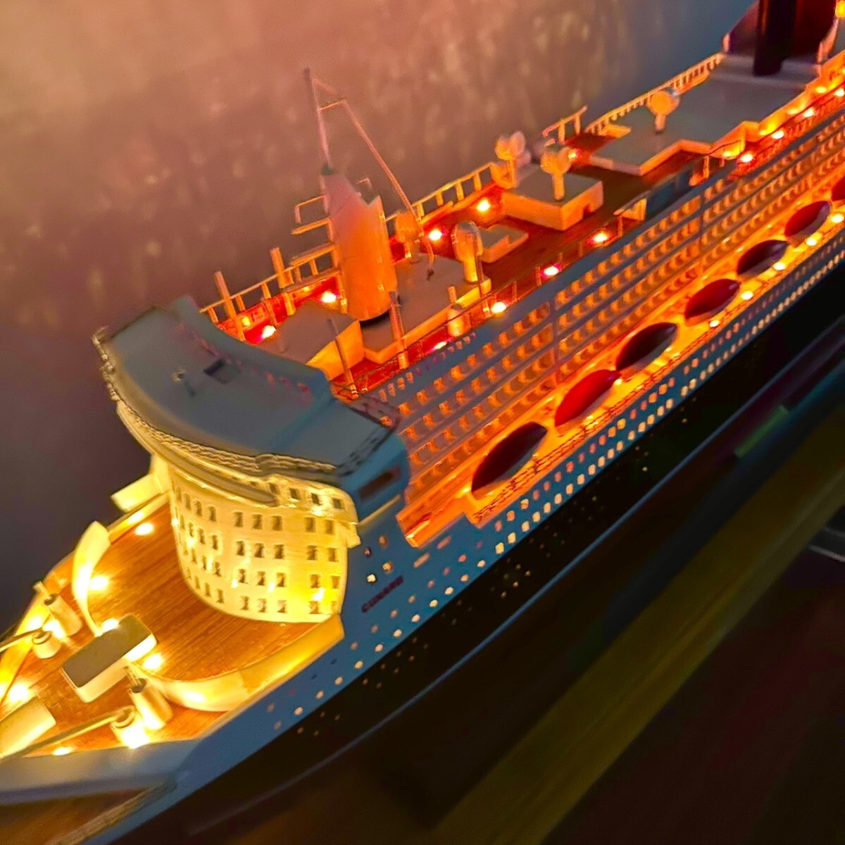 博物館級! QUEEN MARY2 クイーンメリー クルーズ船 全長100cm 1/350スケール 木製模型 ライト付き拍卖