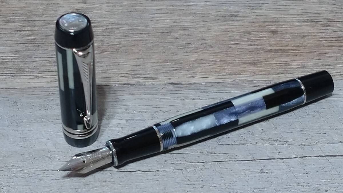 特別生産品 PARKER パーカー万年筆 デュオフォールド モザイク センテニアルM 試し書きのみ拍卖
