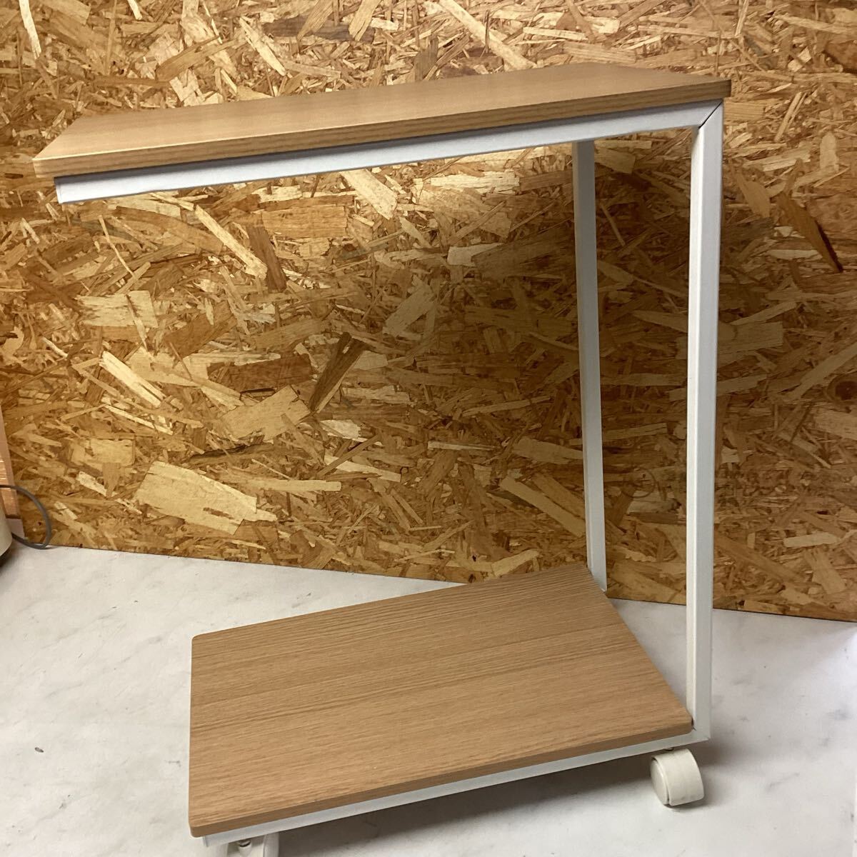 キャスター付き木目調サイドテーブル棚北欧風ナチュラル(N-55)拍卖