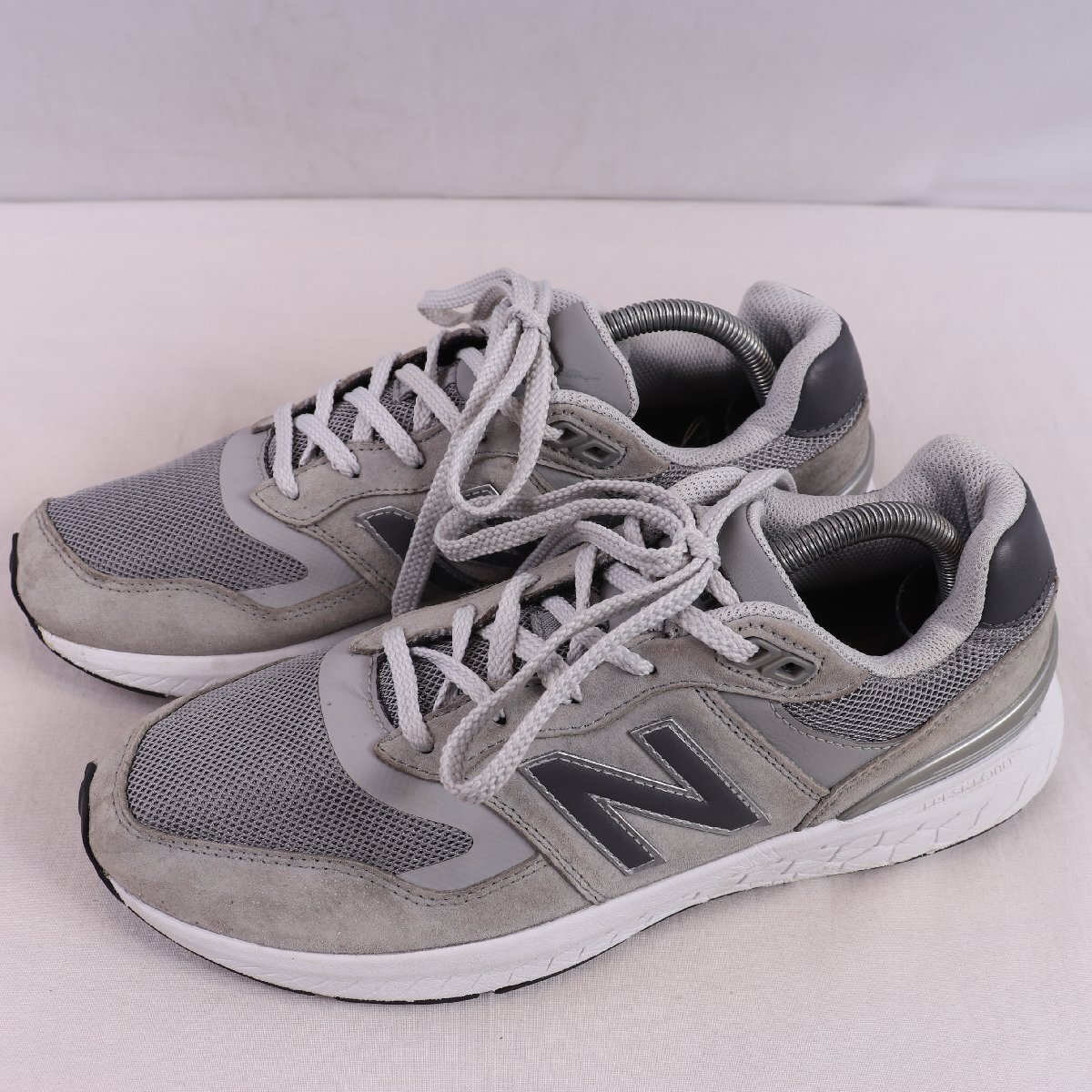 880 ニューバランス 27.0cm/new balance 灰 グレー 銀 シルバー 中古 古着 メンズ スニーカー yy7073拍卖