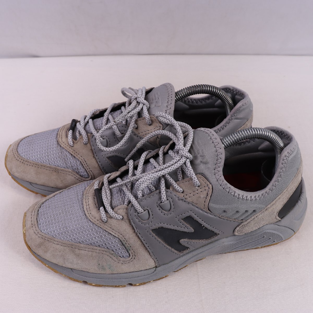 009 ニューバランス 26.0cm/new balance 灰 グレー 濃灰 ダークグレー 中古 古着 メンズ スニーカー yy7149拍卖