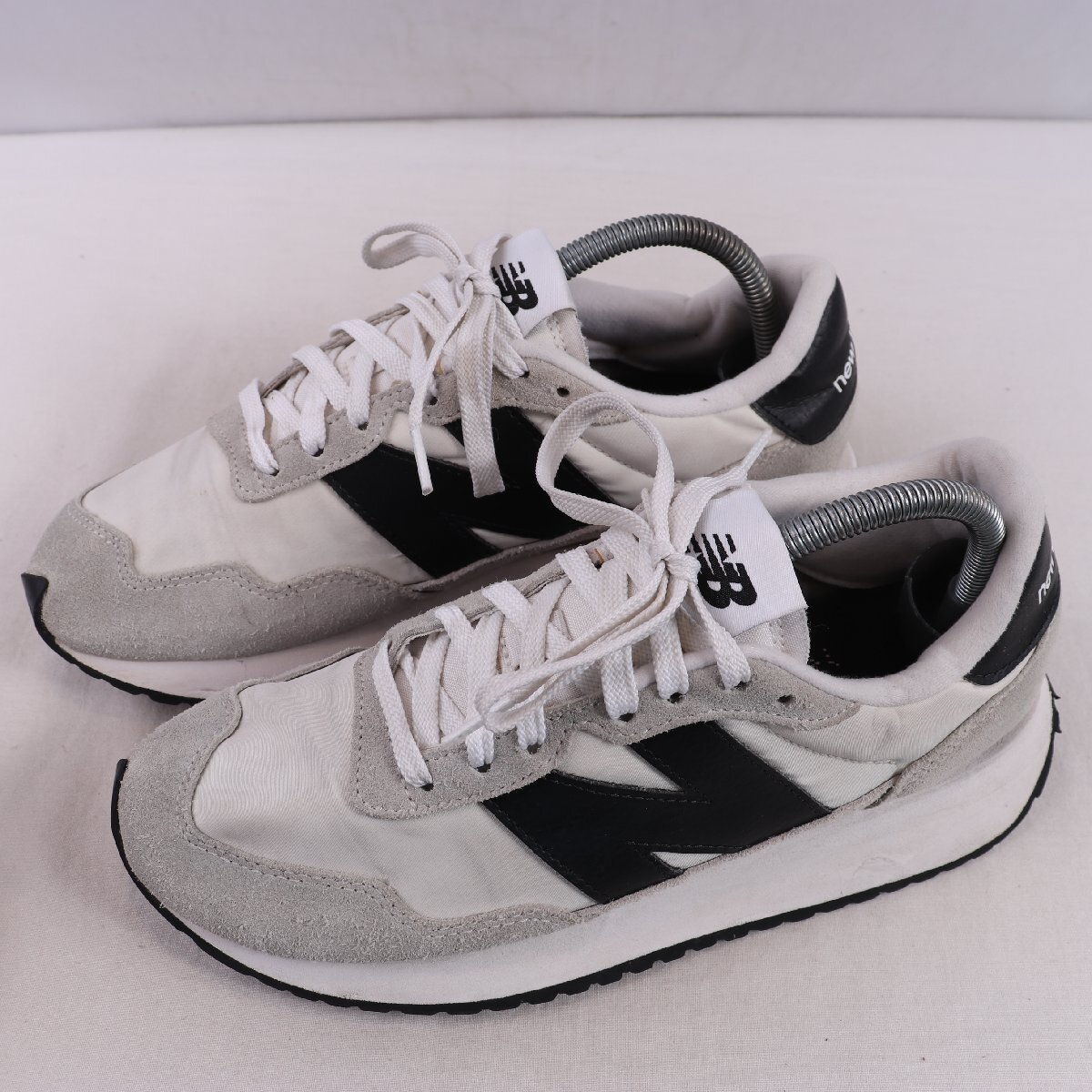 237 ニューバランス 26.0cm/new balance 灰 グレー 黒 ブラック 中古 古着 レディース スニーカー yy7245拍卖