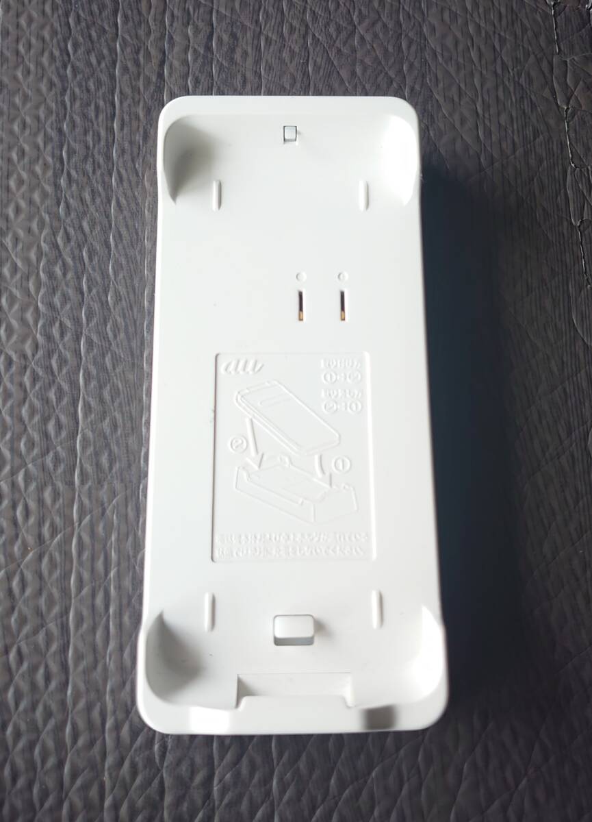 【送料無料】 au 純正 卓上ホルダー KYY06PUA GRATINA 携帯電話 充電 卓上ホルダ拍卖
