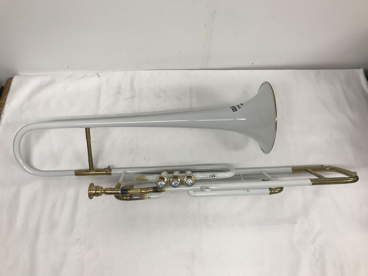 中古■Golden Band バルブトロンボーン Bb ホワイト マウスピース、ケース付★送料無料拍卖