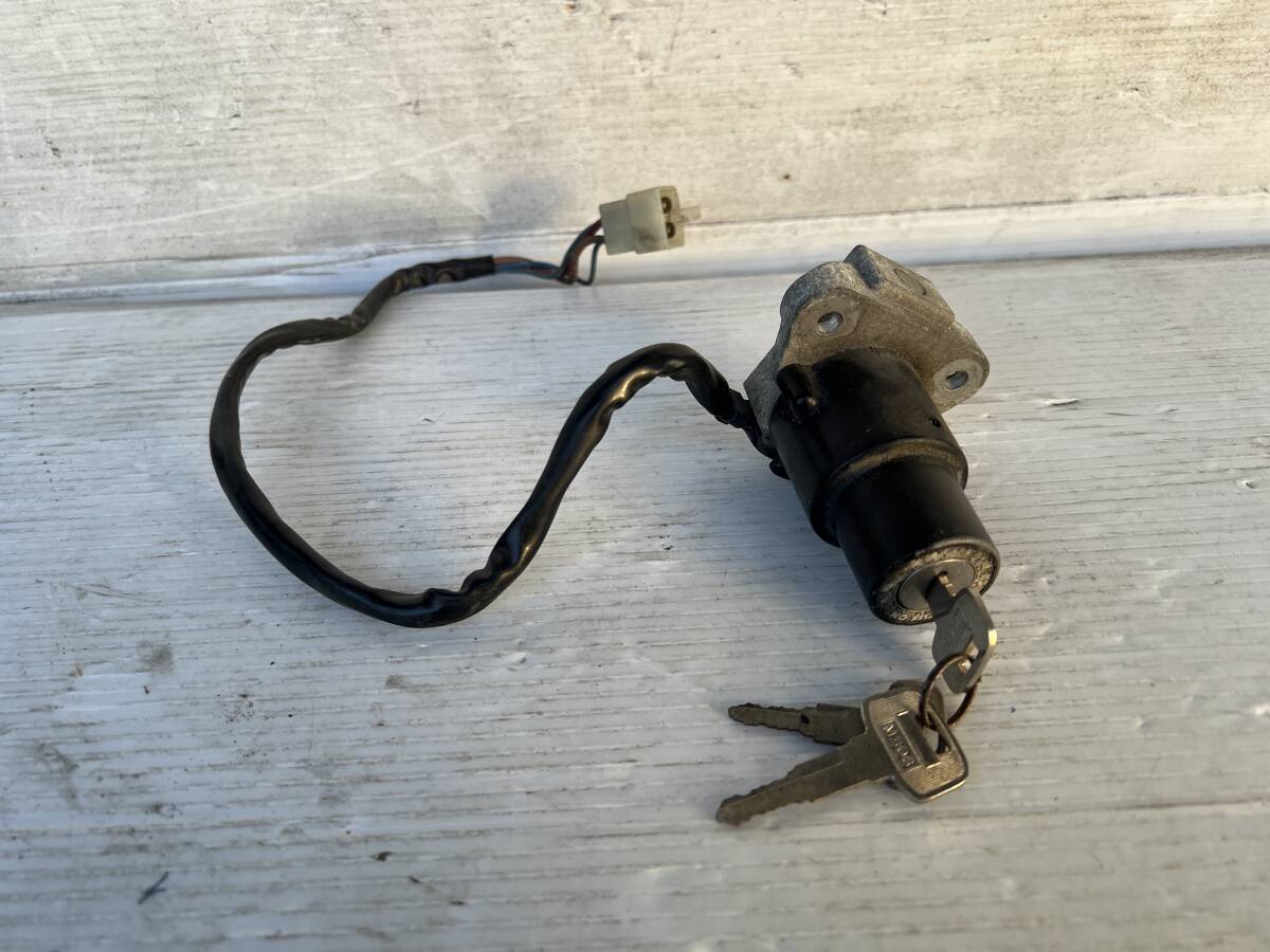 ヤマハ FZ250 フェザー 絶版! 純正 メインキーシリンダー 鍵3本  YAMAHA拍卖