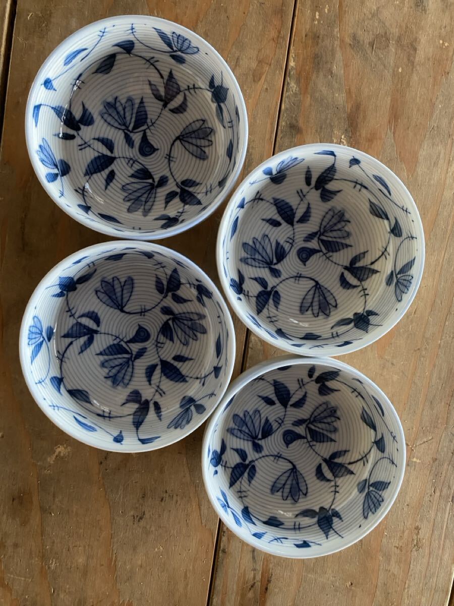 【送料無料】修山窯 小皿 有田焼 白 4枚まとめて 小皿 花柄 青磁拍卖