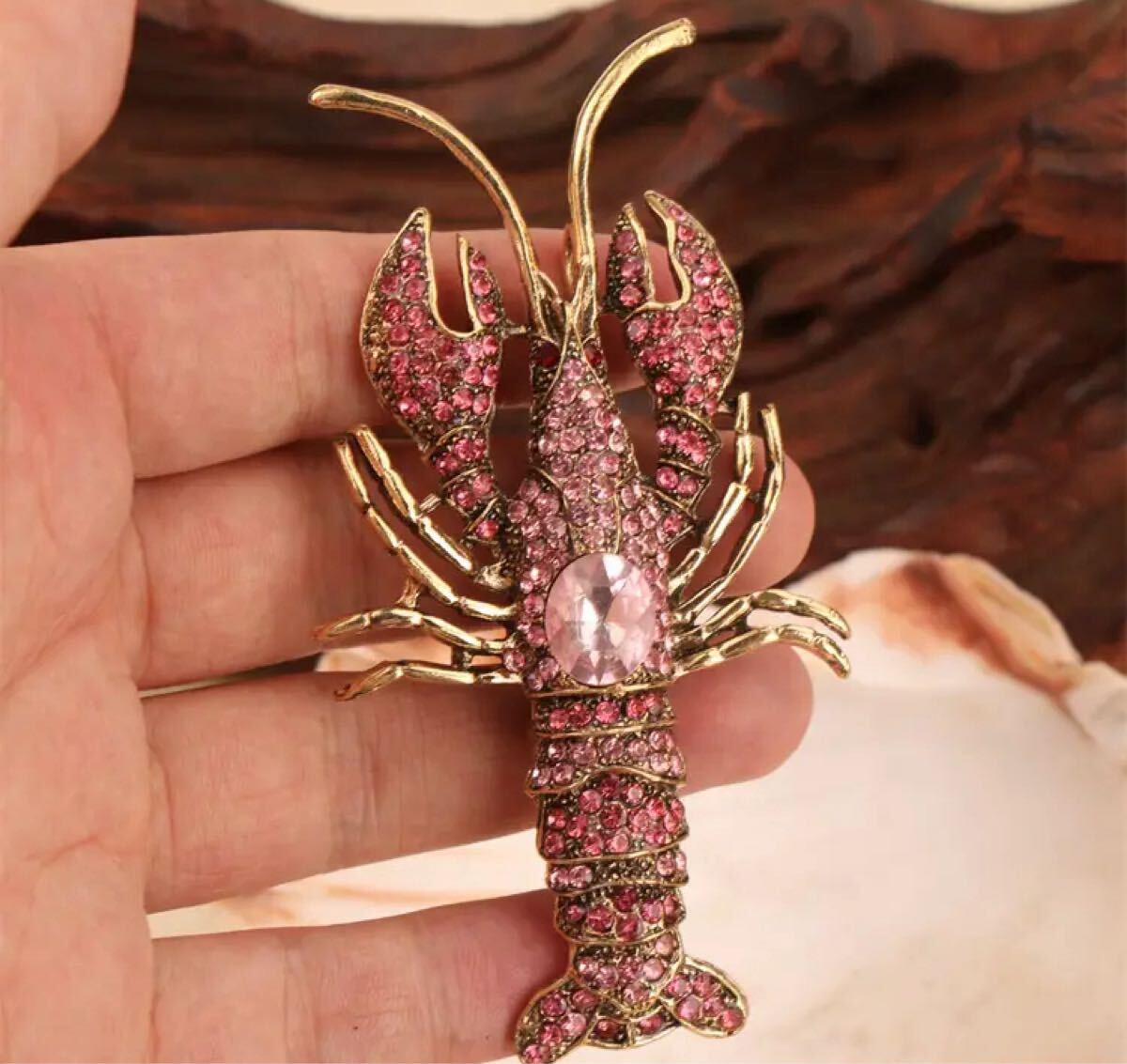 【ブローチ】ピンク ロブスター 個性的 ラインストーン 金属製 重厚感 大サイズ カラーストーン ユニーク 可愛い アクセサリー拍卖