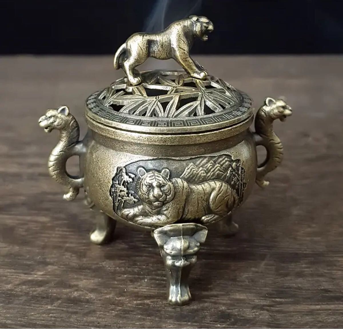 【香炉】お香立て 虎 金属製 精密細工 彫刻 アジアン インテリア お香受け エスニック 置物 お香 タイガー 風水 重厚拍卖