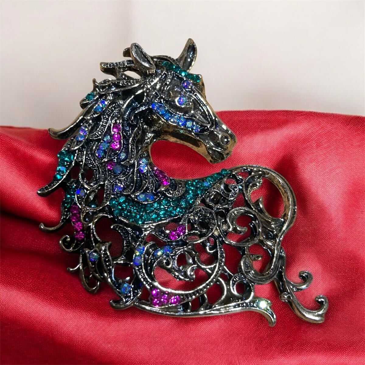 【ブローチ】ホース コサージュ ラインストーン 馬 神秘的アクセサリー ゴールドカラー ヴィンテージ アクセサリー キラキラ拍卖