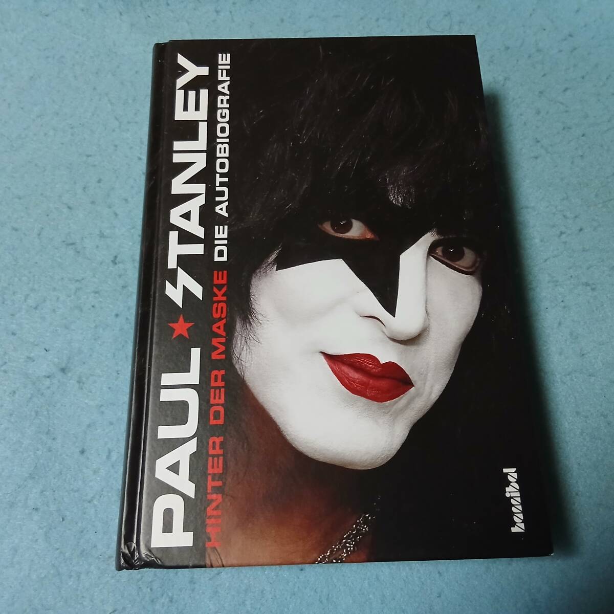 音楽洋書 ドイツ語 Hinter der Maske: Die Autobiografie  ポール・スタンレー KISS 9783854454557  表紙に破れあり拍卖