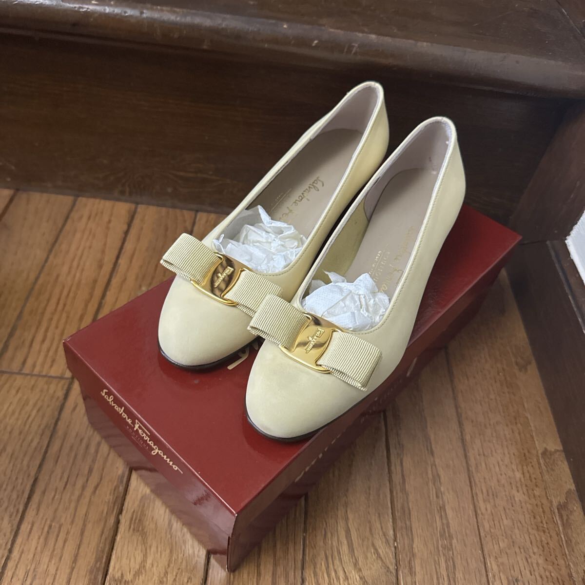 フェラガモ パンプス vara イエロー リボン拍卖