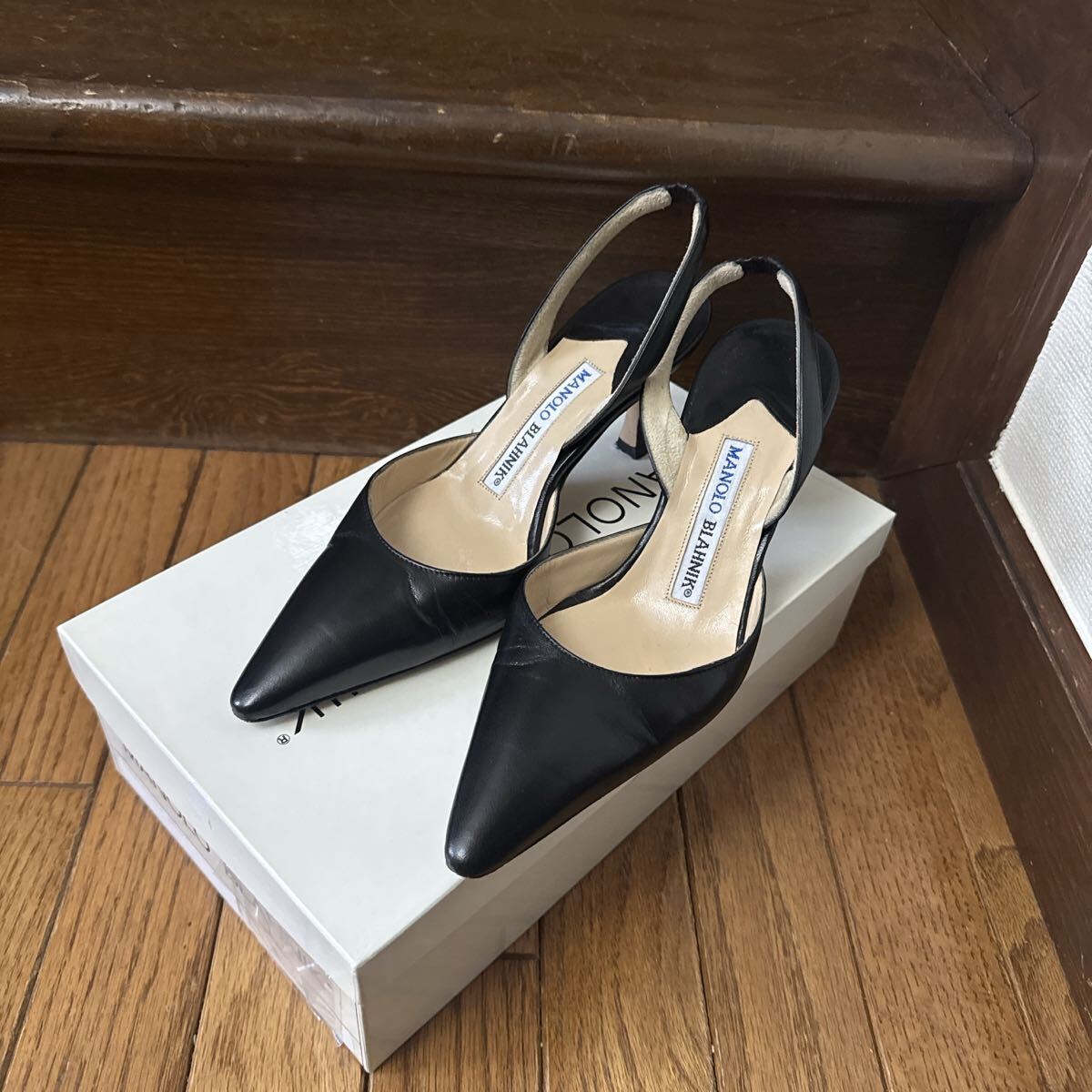 マノロブラニク パンプス バックストラップ 34拍卖