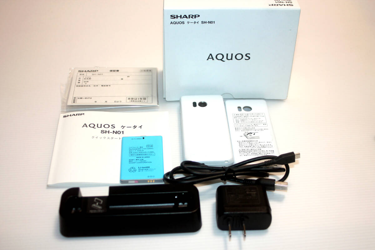 SHARP SH-N01 白 携帯電話 AEONモバイルのSIMフリーDOCOMO系で使用していました 旧品 個人出品のため完全ノークレームですノークレームです拍卖