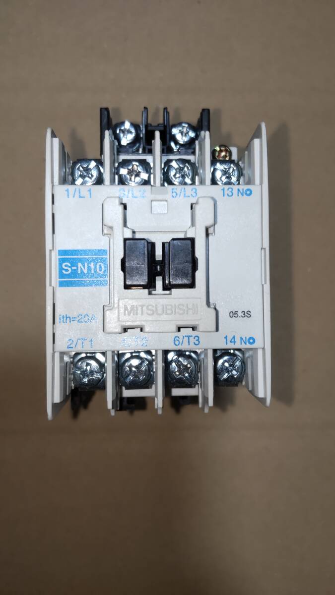 三菱 電磁接触器 S-N10 AC100V拍卖