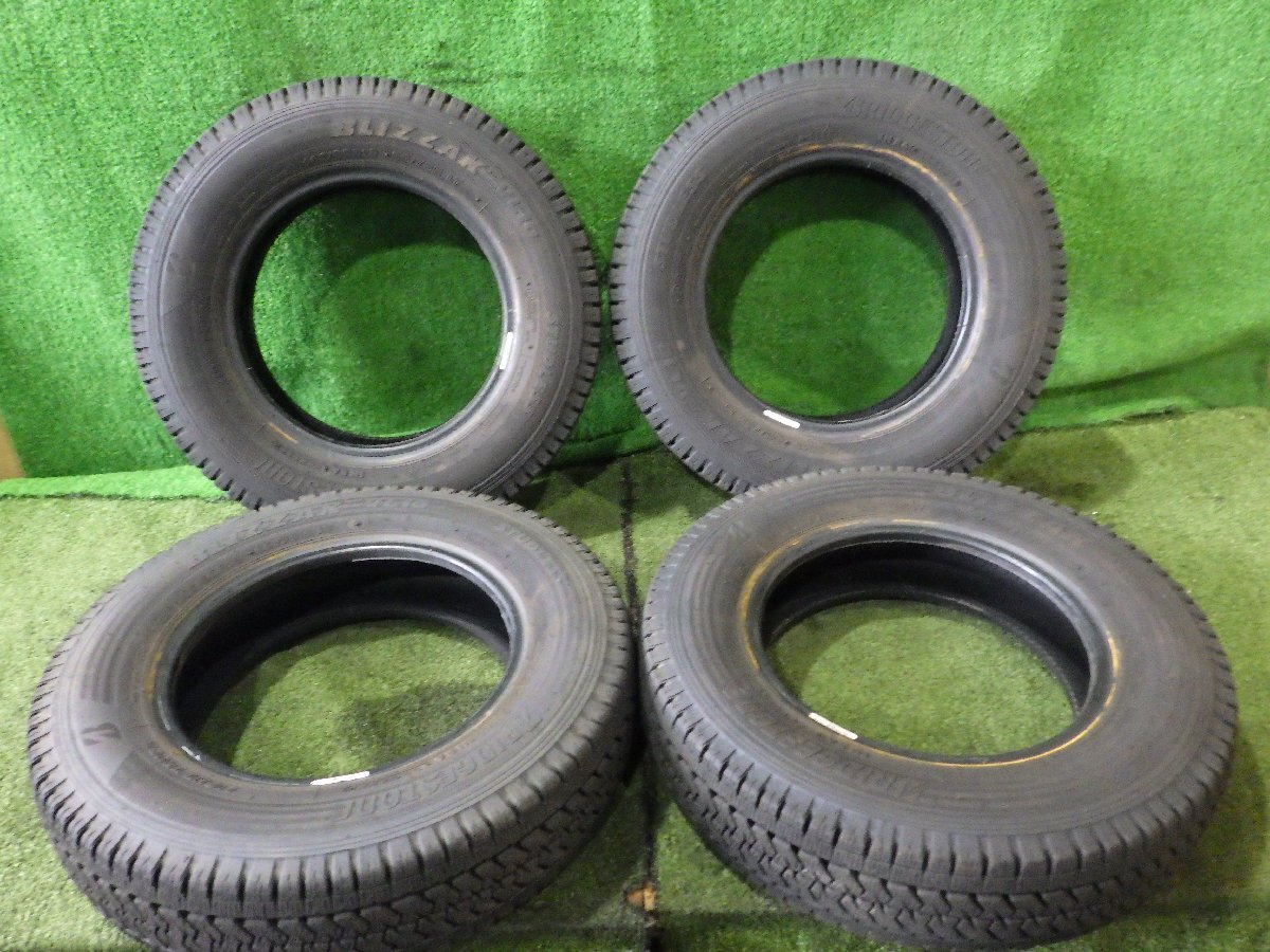 ◆ 2023年製 バリ溝 スタッドレスタイヤ 12インチ 4本 セット BS ブリヂストン BLIZZAK ブリザック 145/80R12 80/78N LT 中古 I151 ◆拍卖