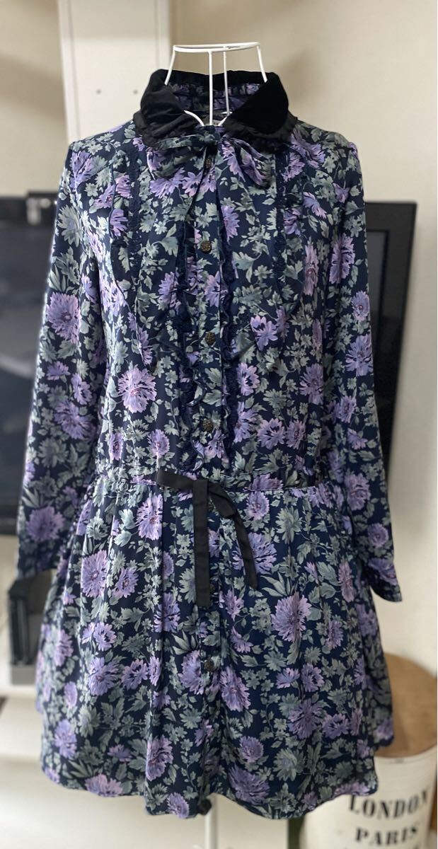 美品axes femme / ベロア襟花柄ワンピース リボン付き拍卖
