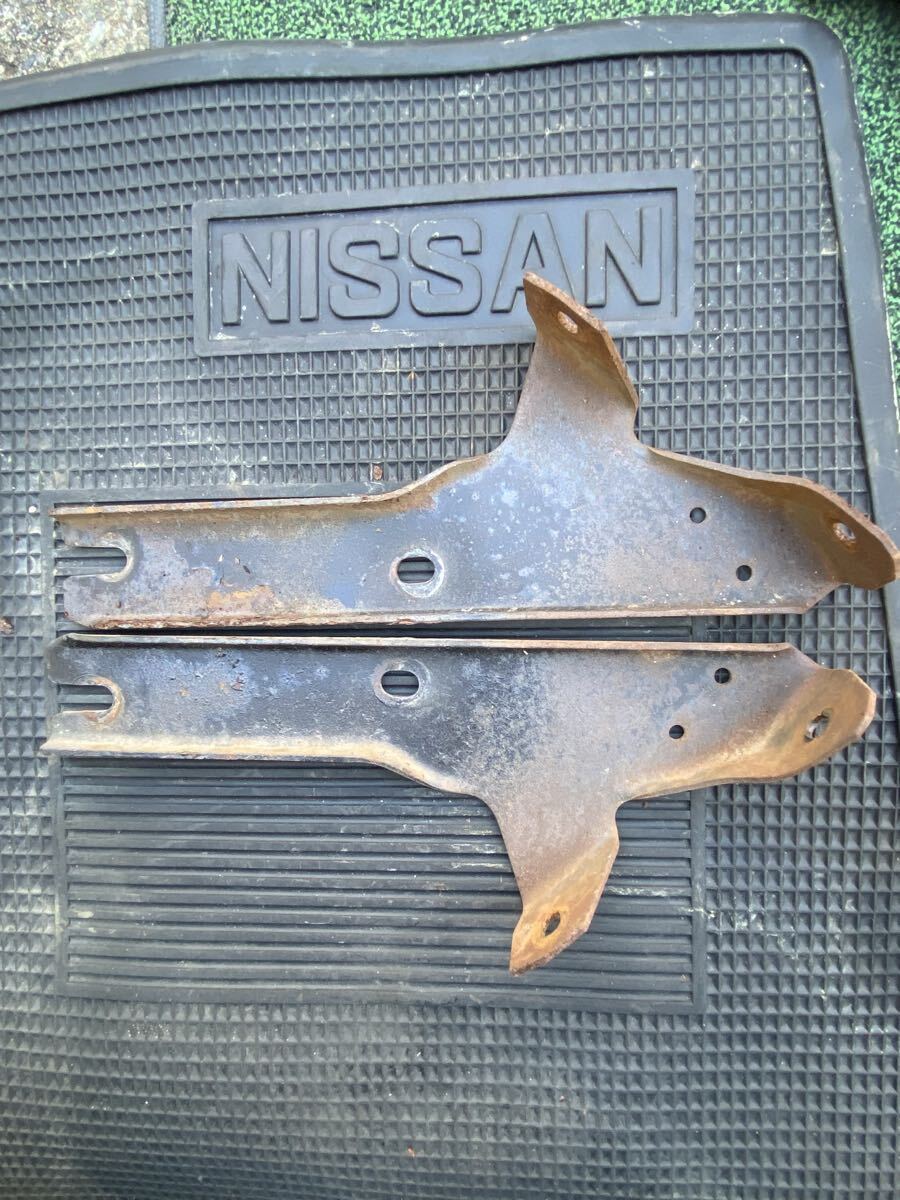 セドリック 330 セダン フロントバンパーステー 左右 バンパーブラケット C-331 昭和53年式 SGLE L20E グロリア 旧車 サビアリ 当時物 拍卖