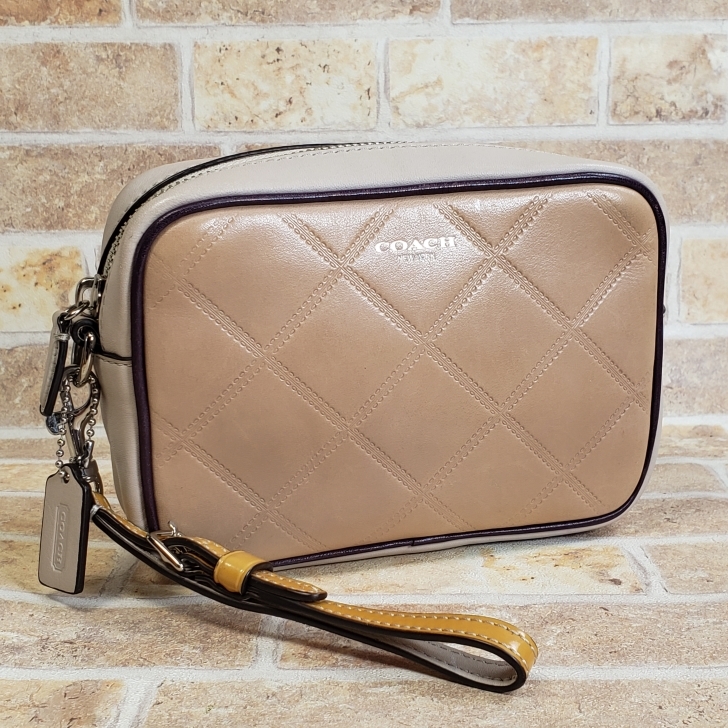 コーチ COACH キルティングデザイン レザー ポーチ ベージュ系 自立OK拍卖