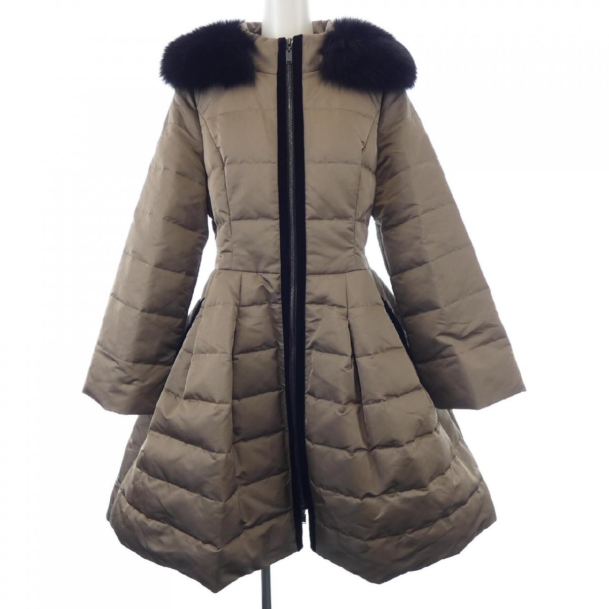 フォクシーブティック FOXEY BOUTIQUE ダウンコート拍卖