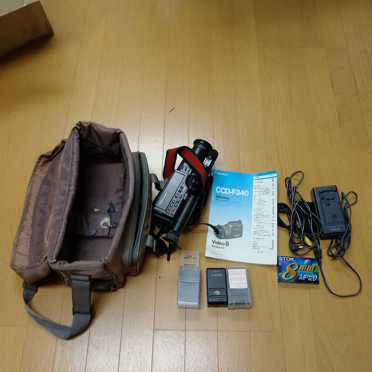 SONY ハンディカム ソニー ビデオカメラ Handycam 8ミリ 充電器 バッテリー3個拍卖