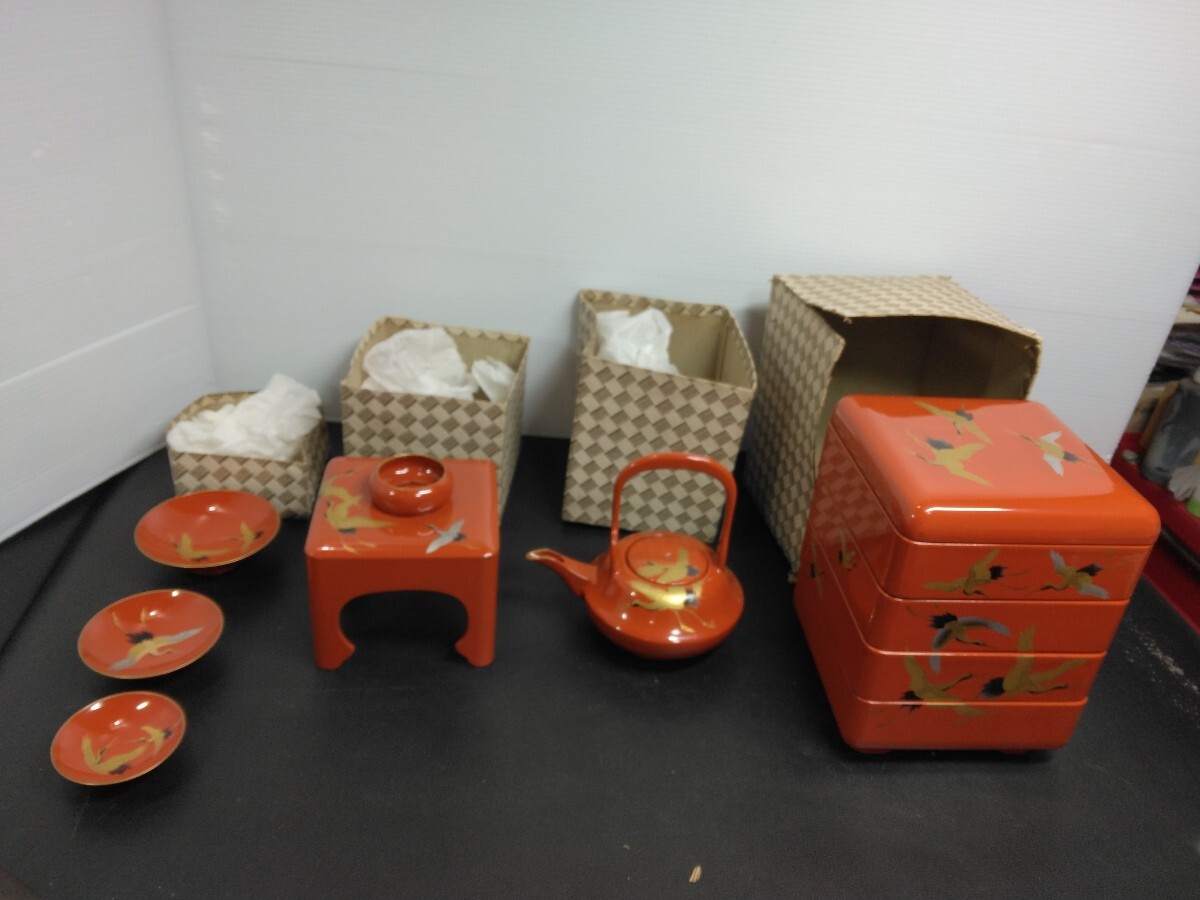 当時物 レトロ お屠蘇セット 漆器 うるし 和食器 お猪口 急須 重箱 鶴 ヴィンテージ 酒器 工芸品拍卖