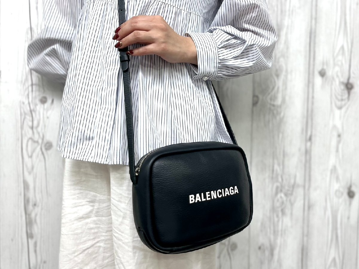 極美品 BALENCIAGA バレンシアガ エブリデイ カメラバッグ ショルダーバッグ バッグ レザー 黒 90707Y拍卖