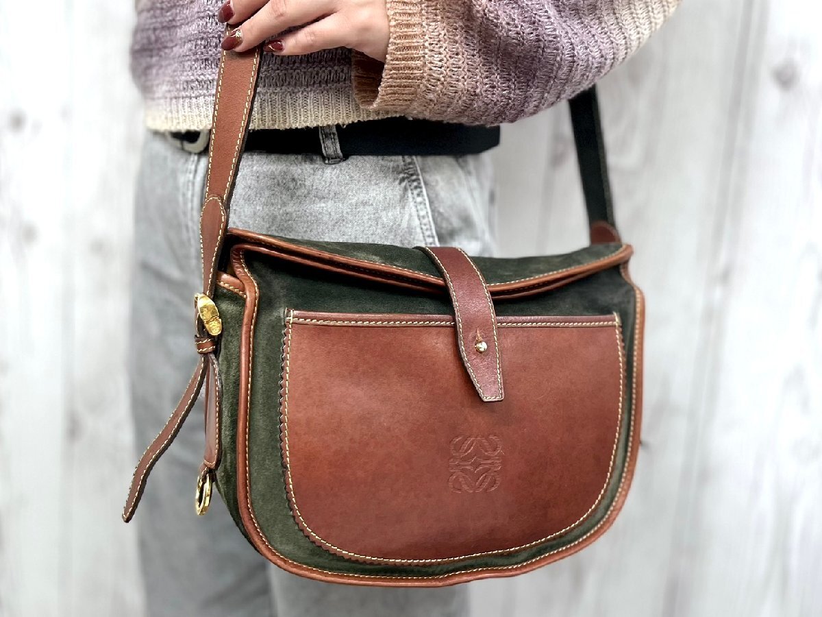 美品 LOEWE ロエベ ヴィンテージ アナグラム ショルダーバッグ バッグ スエード×レザー 茶×カーキ 91125拍卖