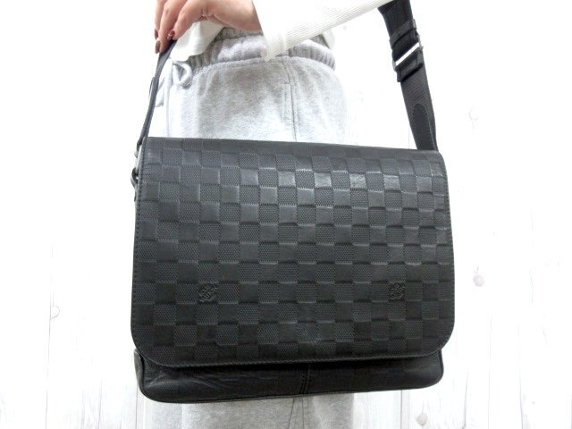 極美品 LOUIS VUITTON ルイヴィトン ダミエアンフィニ ディストリクトPM オニキス ショルダー バッグ N41286 レザー 黒 メンズ 90922Y拍卖