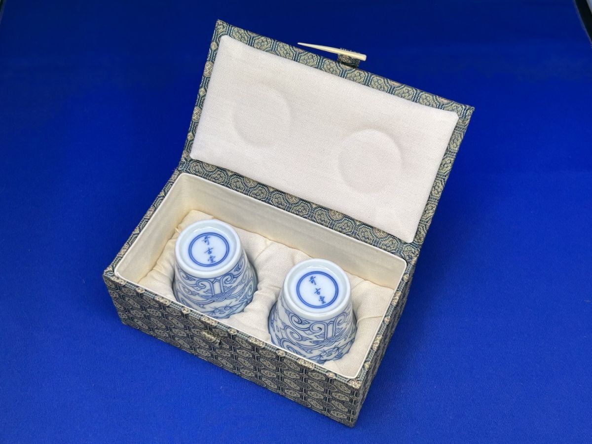 奇古堂「中国 染付盃 二点」中国磁器・酒盃・染付・唐物・底に染付印・元布箱入・4706-1500拍卖