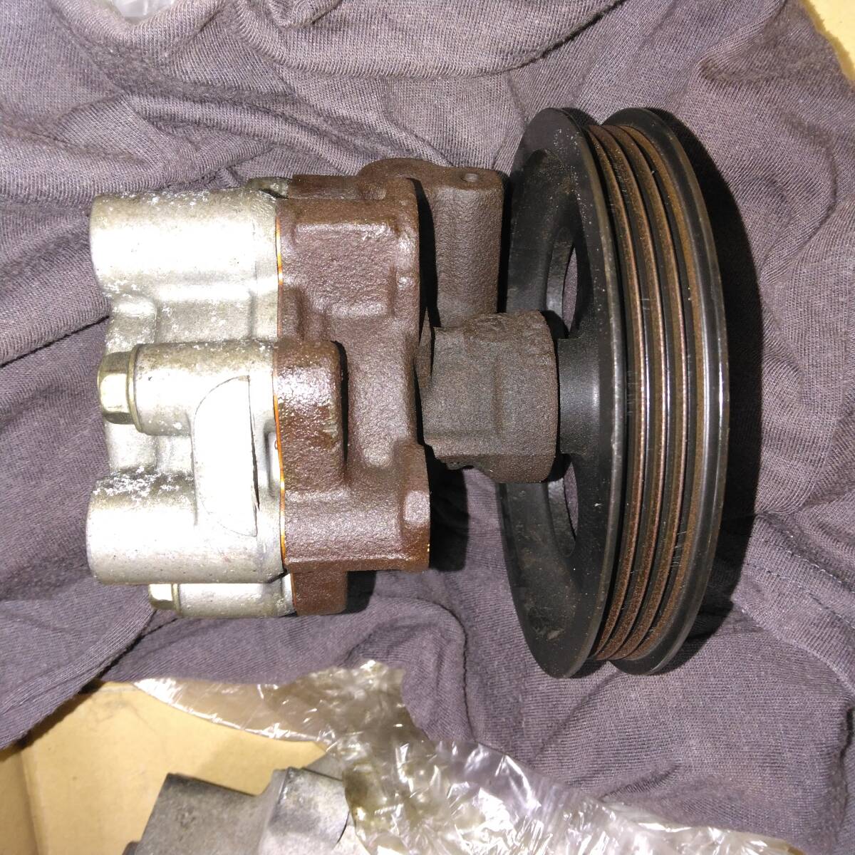 トヨタ・アルテッツァ GXE10 パワステポンプ 中古 ジャンク扱いで拍卖