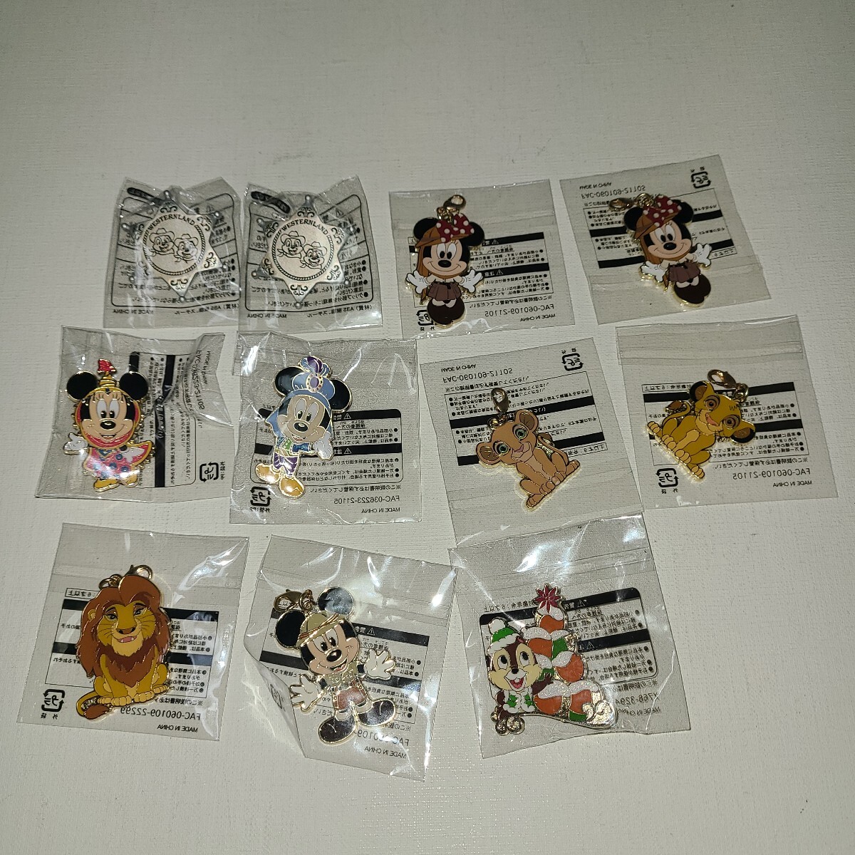 ディズニー ピンバッジ キーホルダー 11個 ミッキー ミニー チップ 拍卖