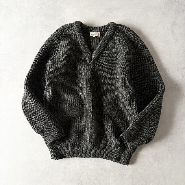 美品 BRITISH WOOL ブリティッシュウール 英国製 肉厚 Vネック プルオーバー ニット セーター リブ 畔編み メンズ(40/42) オリーブ /r-973拍卖