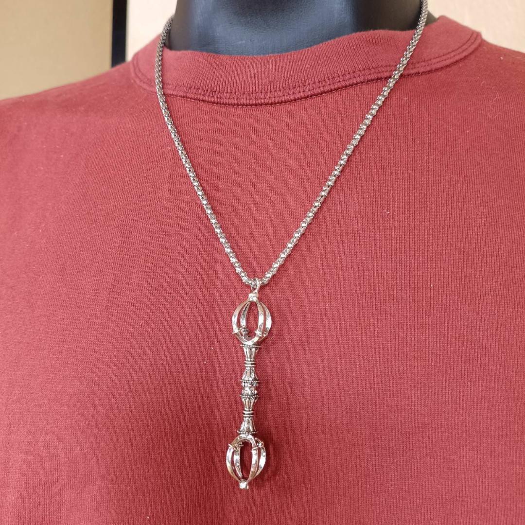 五鈷杵 ネックレス 金剛杵 ヴァジュラ シルバーカラー 長さ約7cm お守り拍卖