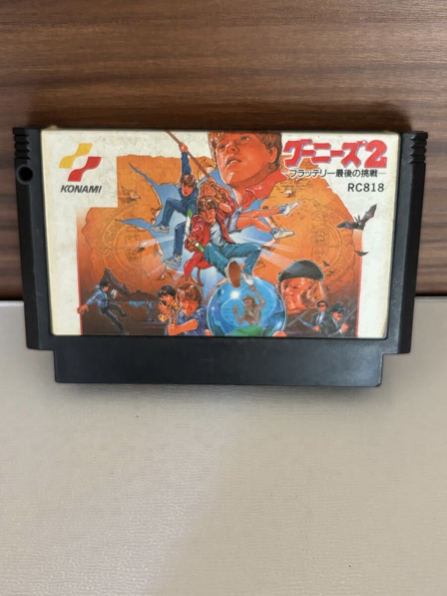 9.30.10、7 ゲームタイトル 詳細未確認ジャンク ネコポス お120 名前記載あり  グーニーズ2 FC拍卖