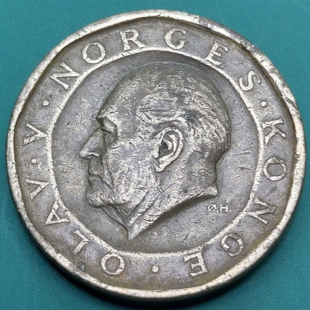 ノルウェー 10クローネ硬貨 1985年 オラフ5世国王(Olav V Norges Konge)の横顔が描かれたコイン 【L106】拍卖