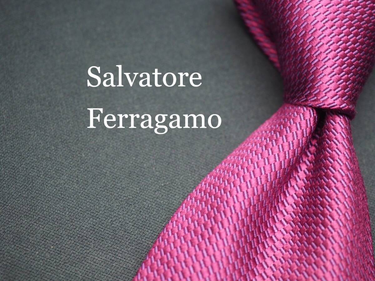 美品【Salvatore Ferragamo サルヴァトーレ フェラガモ】 F2641 COTTON SILK ブランド ネクタイ 古着 良品 転売 仕入拍卖