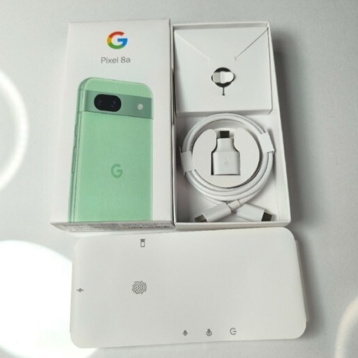Pixel 8aの空箱と付属品拍卖